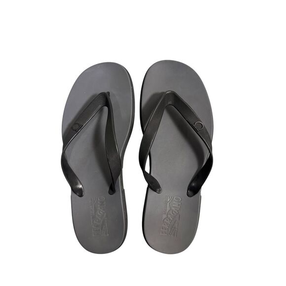 Salvatore Ferragamo Men\'s Size 10M Rubber Logo Flip Flops Sandals Gray Black